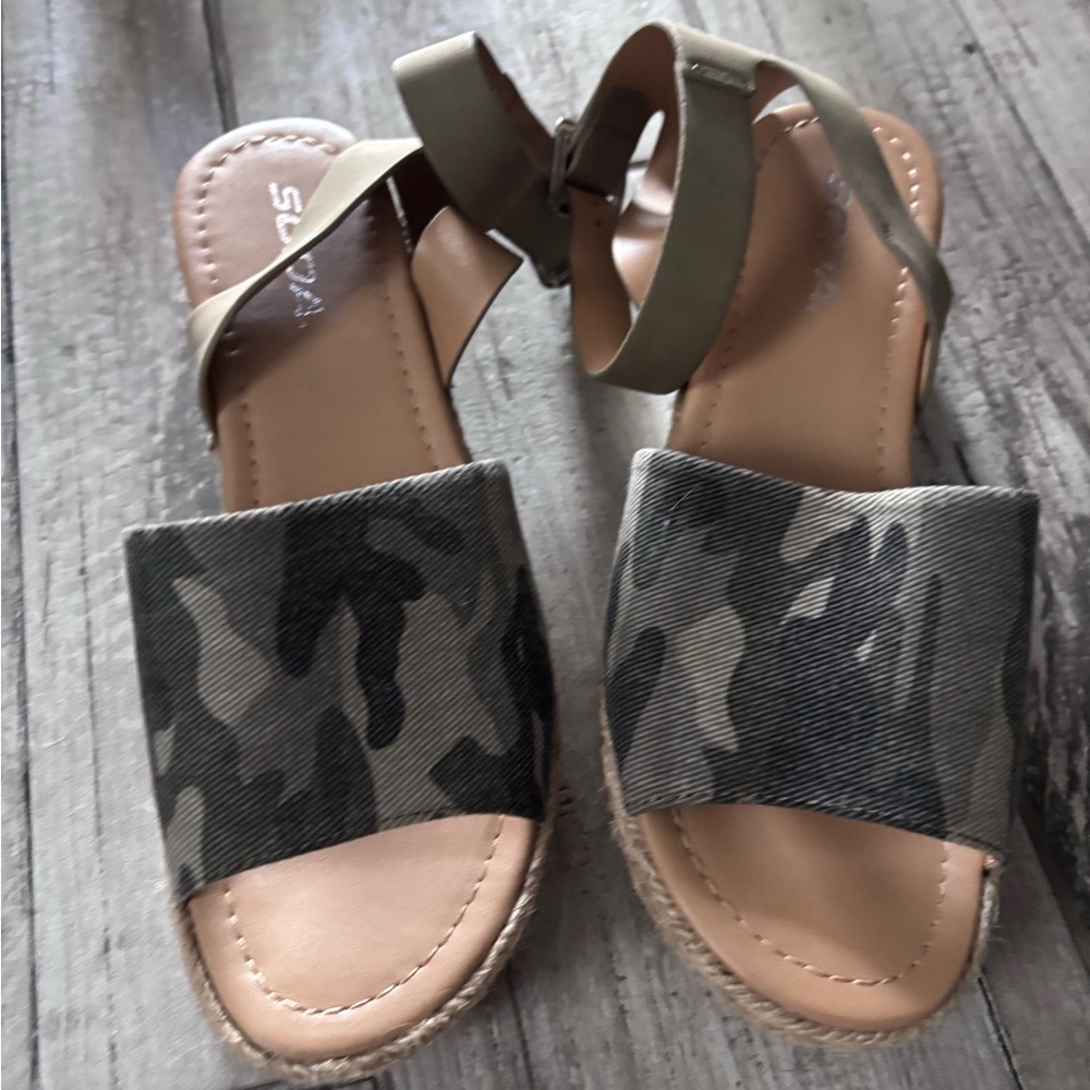 Soda Women's Camouflage Flatform Espadrille Sandals Size 8 never worn - Picture 6 of 8